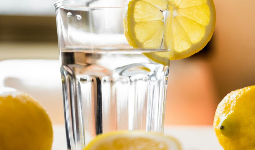 Glass of water with lemon – natural hydration and freshness