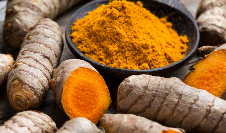 Fresh turmeric root and ground turmeric – powerful anti-inflammatory ingredient
